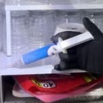 Colocación de cebo en gel dentro de un electrodoméstico